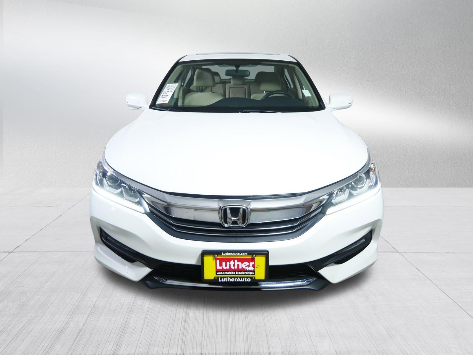 Used 2017 Honda Accord EX image 2