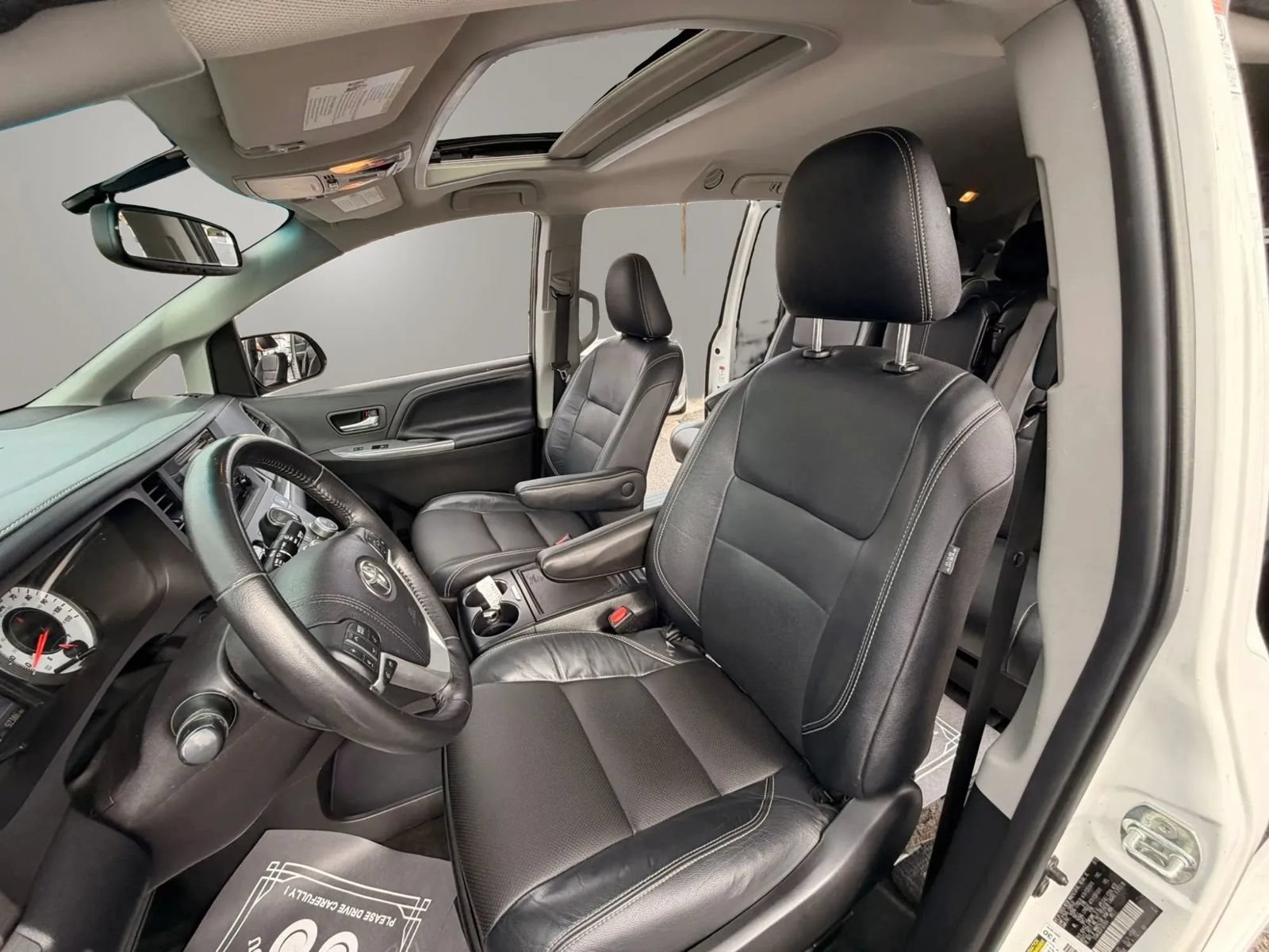 Used 2015 Toyota Sienna SE w/ SE Preferred Package FWD image 29
