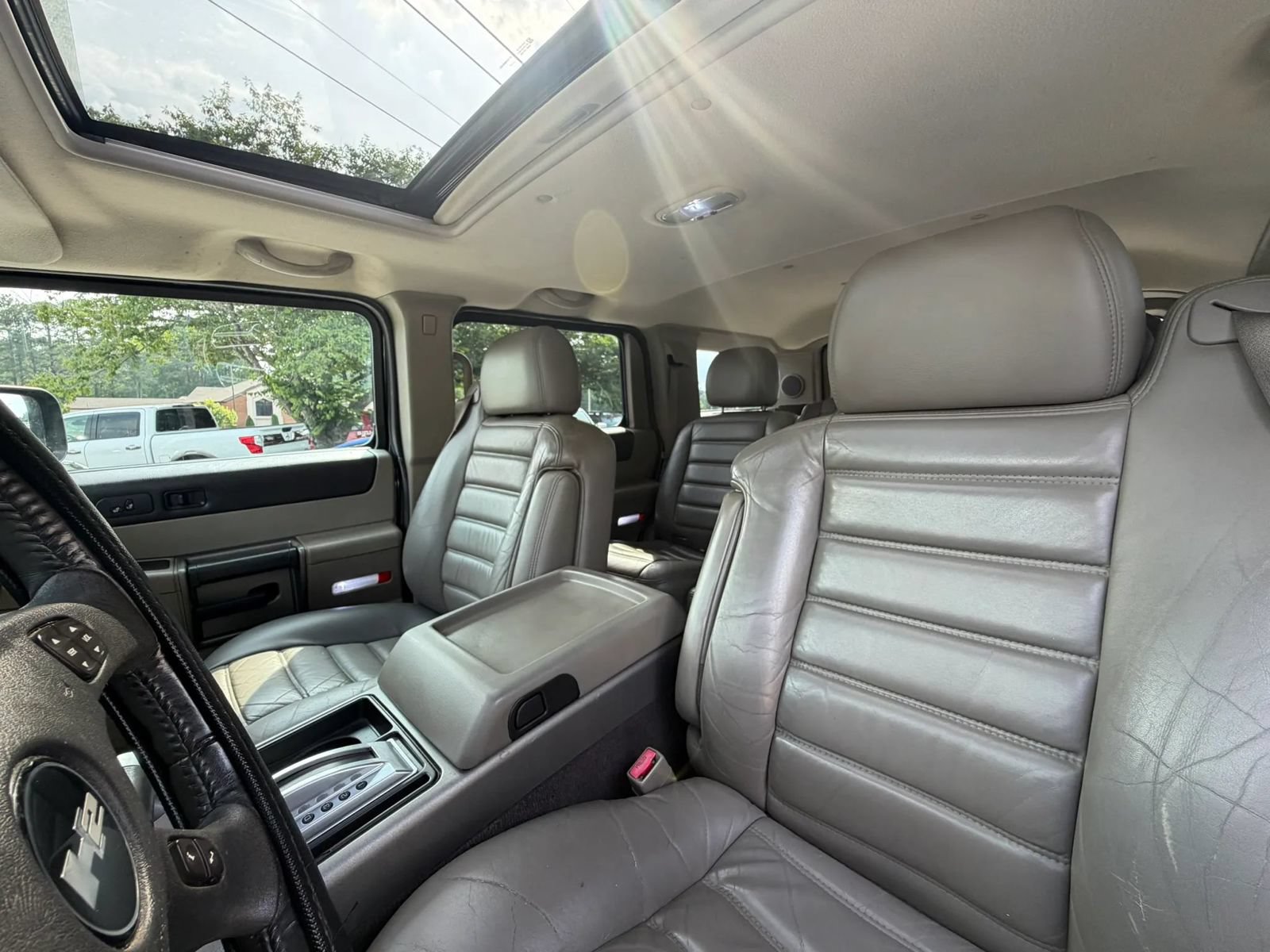 Used 2004 HUMMER H2 SUT w/ Preferred Equipment Group AWD/4WD image 10