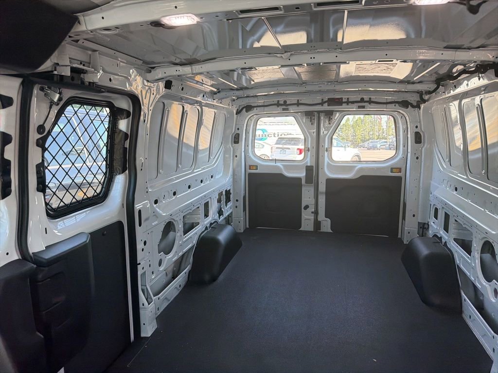 Used 2022 Ford Transit 250 Low Roof RWD image 9