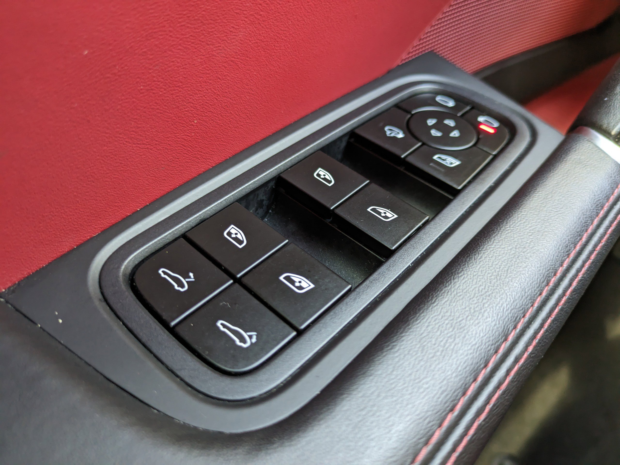 Used 2023 Porsche Cayenne Platinum Edition image 24