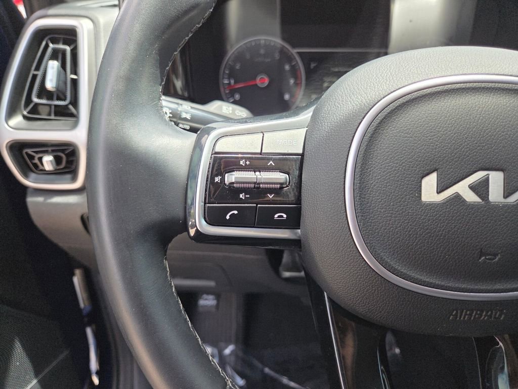 Used 2023 Kia Sorento S image 29