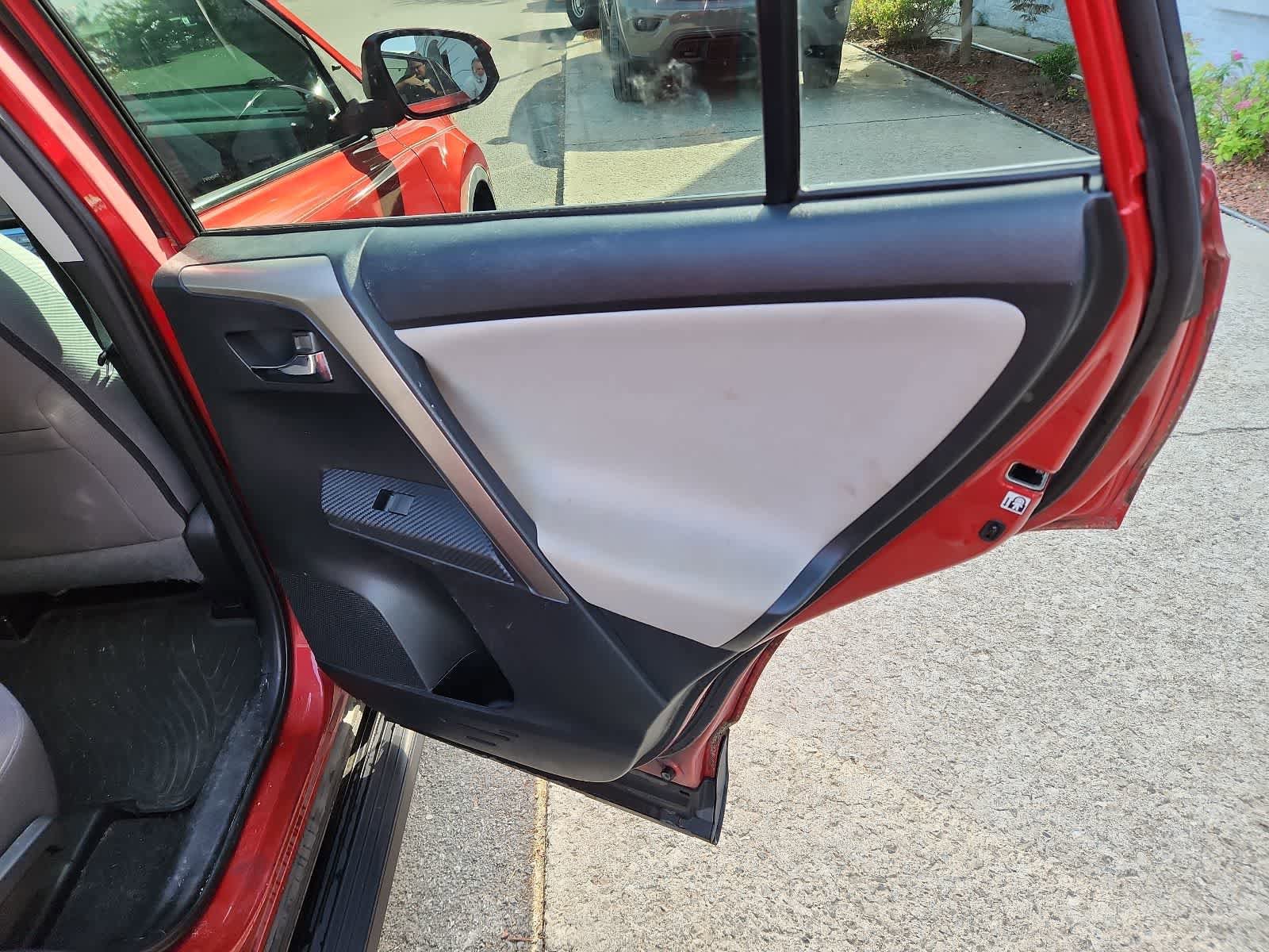 Used 2015 Toyota RAV4 XLE FWD image 24