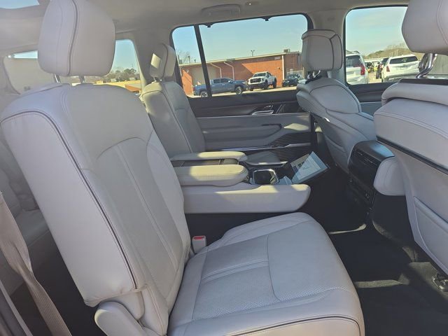 Used 2022 Jeep Grand Wagoneer Series II w/ Convenience Group III image 11