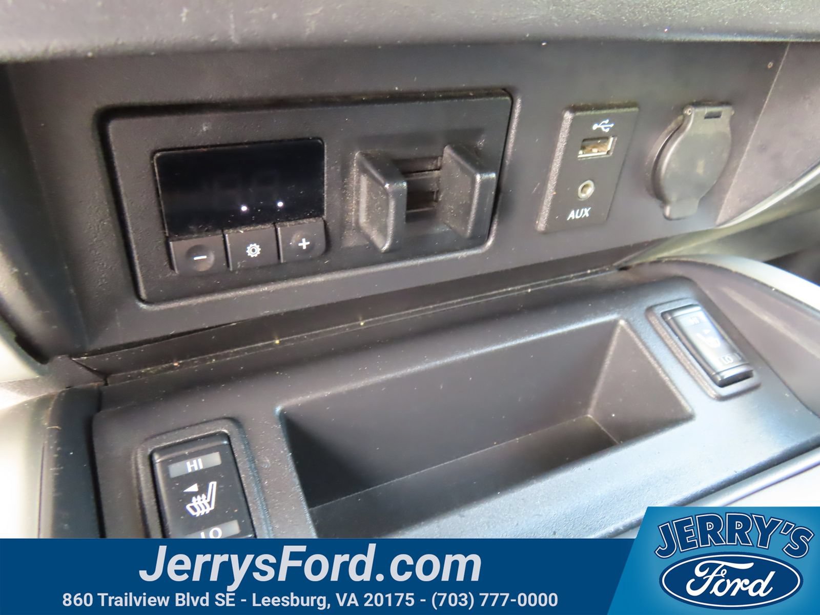 Used 2017 Nissan Titan SL w/ Chrome Package AWD/4WD image 29
