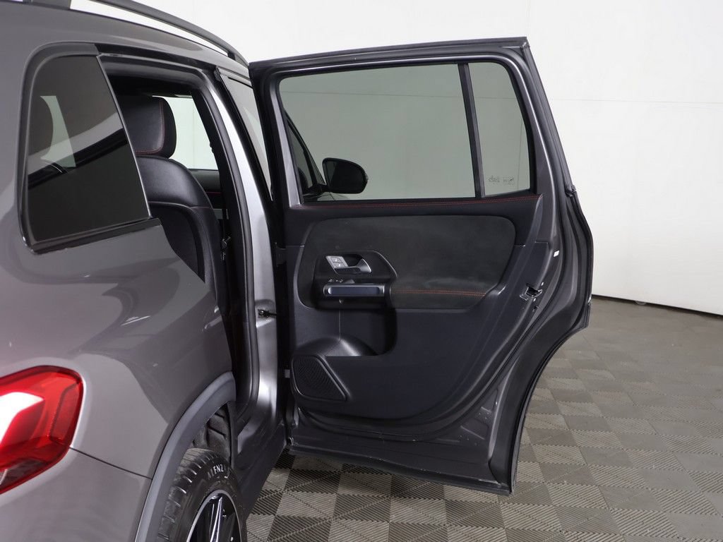 Used 2023 Mercedes-Benz GLB 250 w/ AMG Line image 21