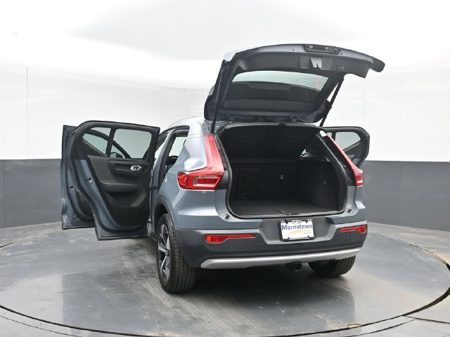Used 2023 Volvo XC40 B4 Ultimate FWD image 49