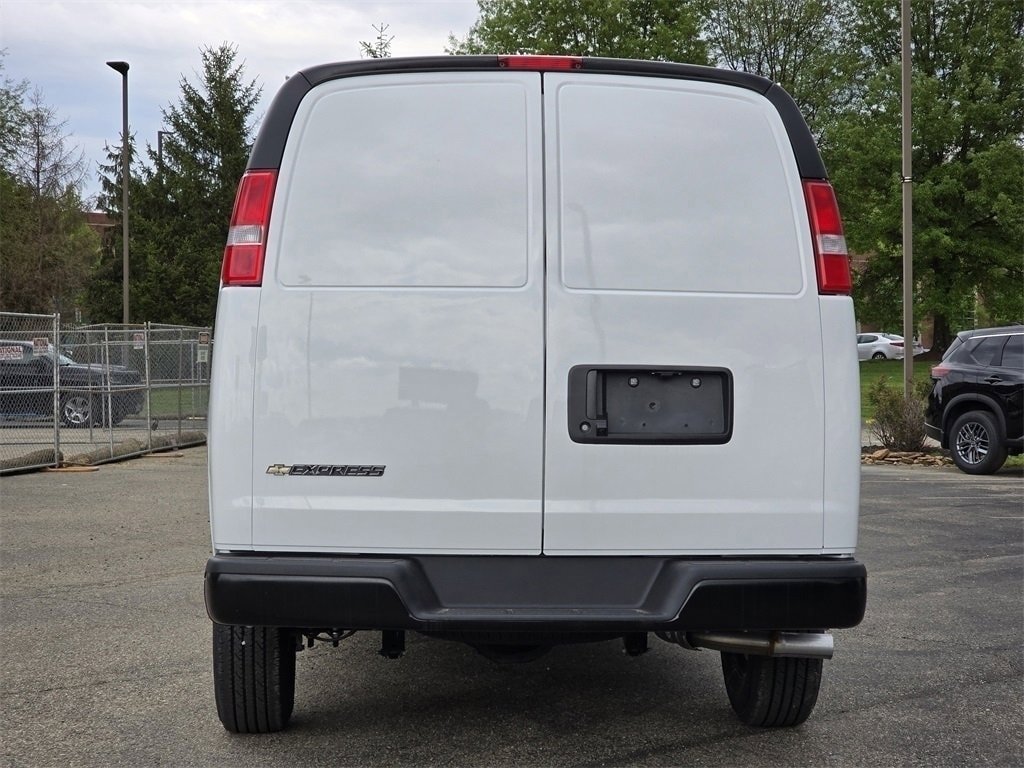 New 2025 Chevrolet Express 2500 w/ Communications Package RWD image 7