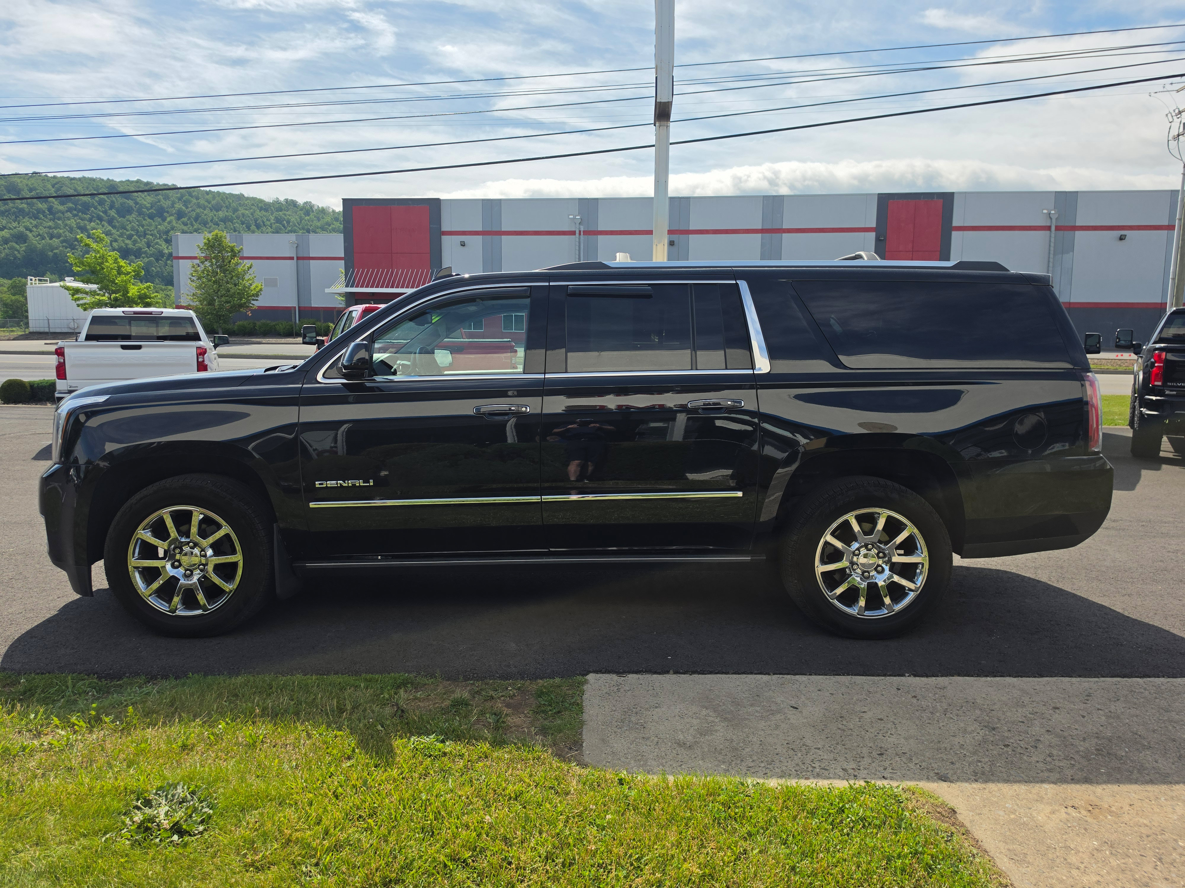 Used 2016 GMC Yukon XL Denali w/ Open Road Package AWD/4WD image 7