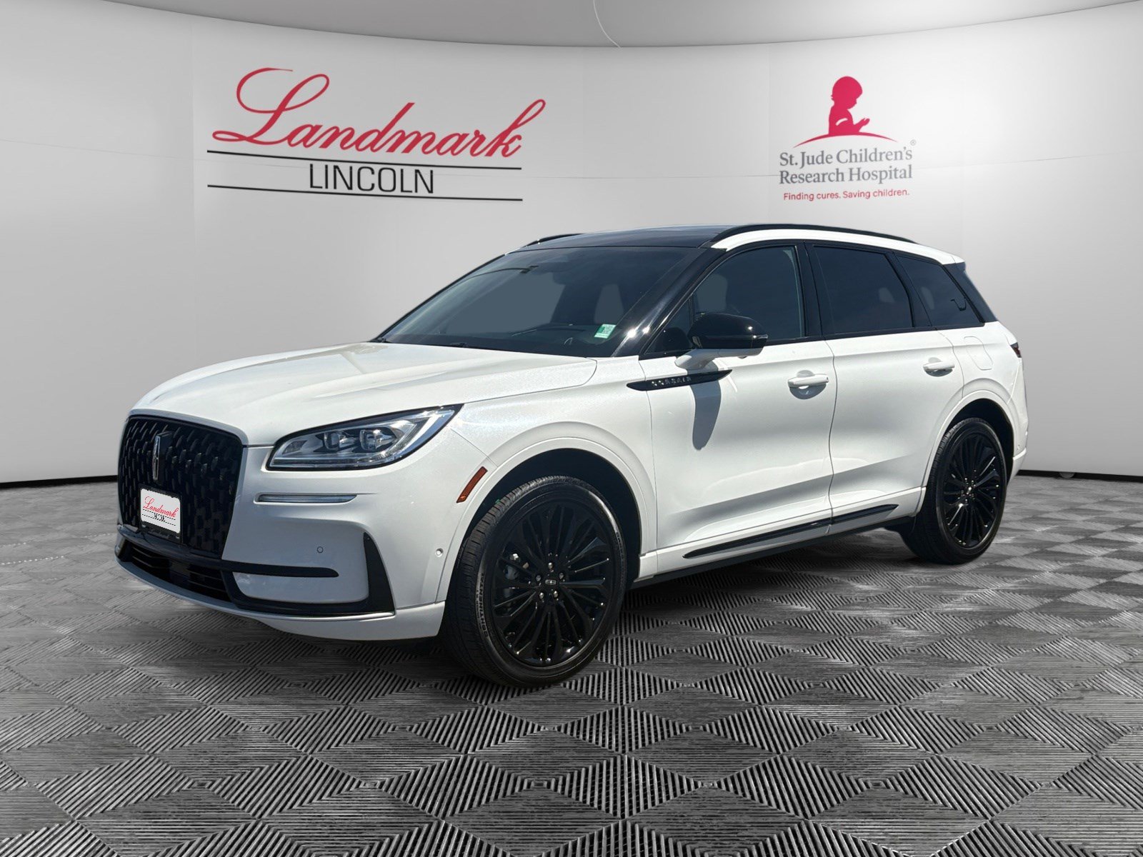 Certified 2024 Lincoln Corsair Reserve w/ Equipment Group 202A AWD/4WD image 1