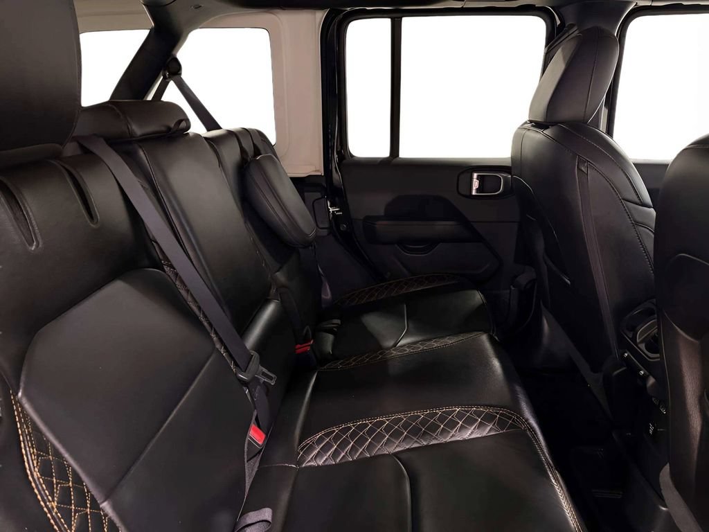 Used 2022 Jeep Wrangler Unlimited Sahara AWD/4WD image 10