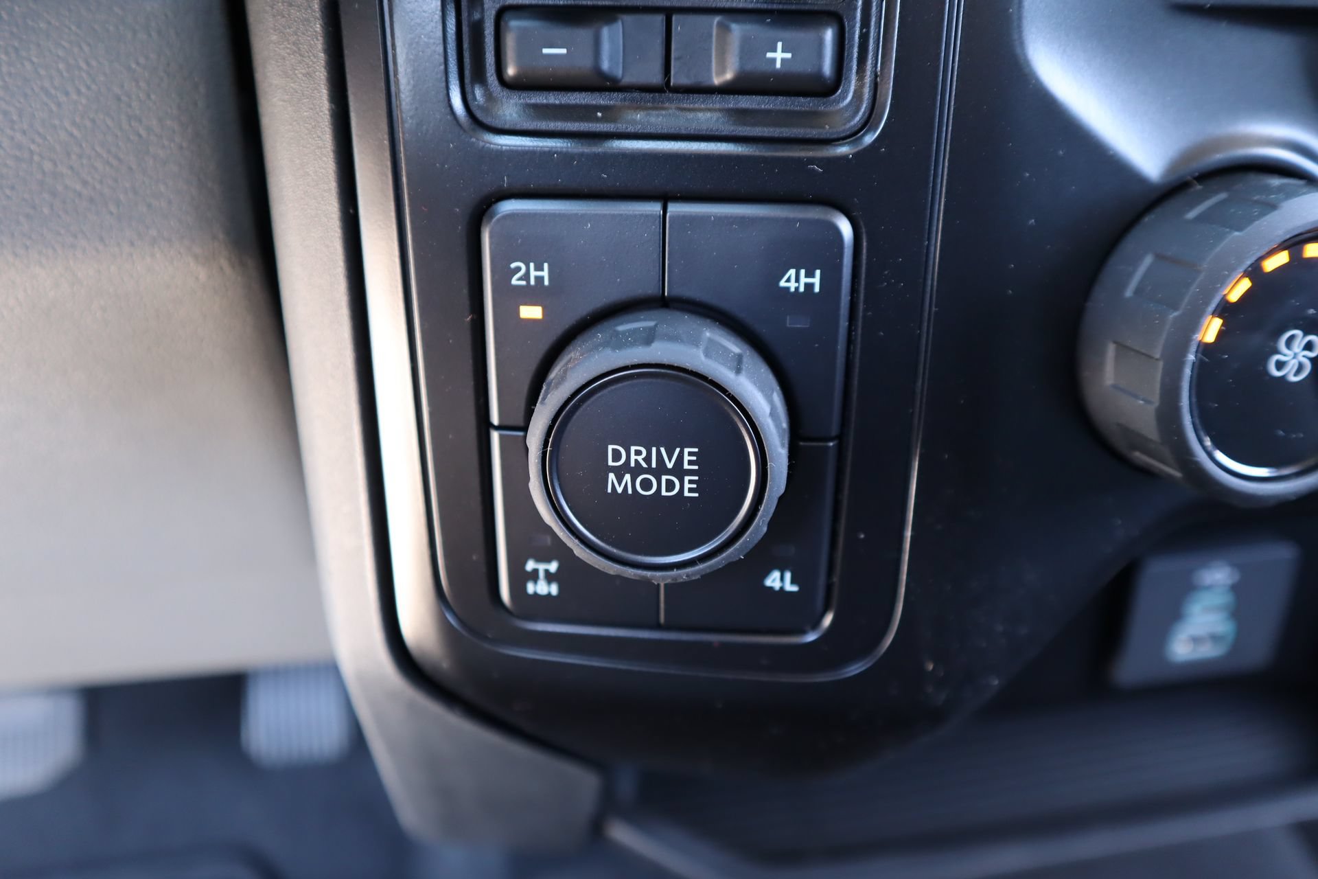 New 2026 Ford F250 XL w/ STX Appearance Package AWD/4WD image 8