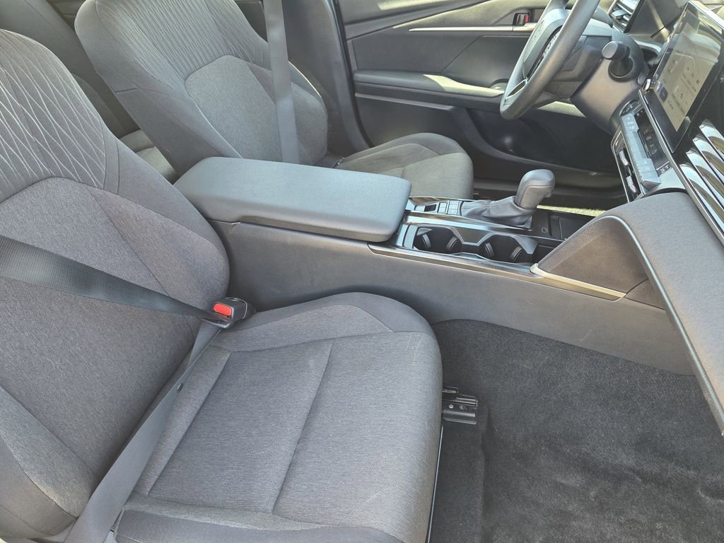 Used 2025 Toyota Camry LE FWD image 10