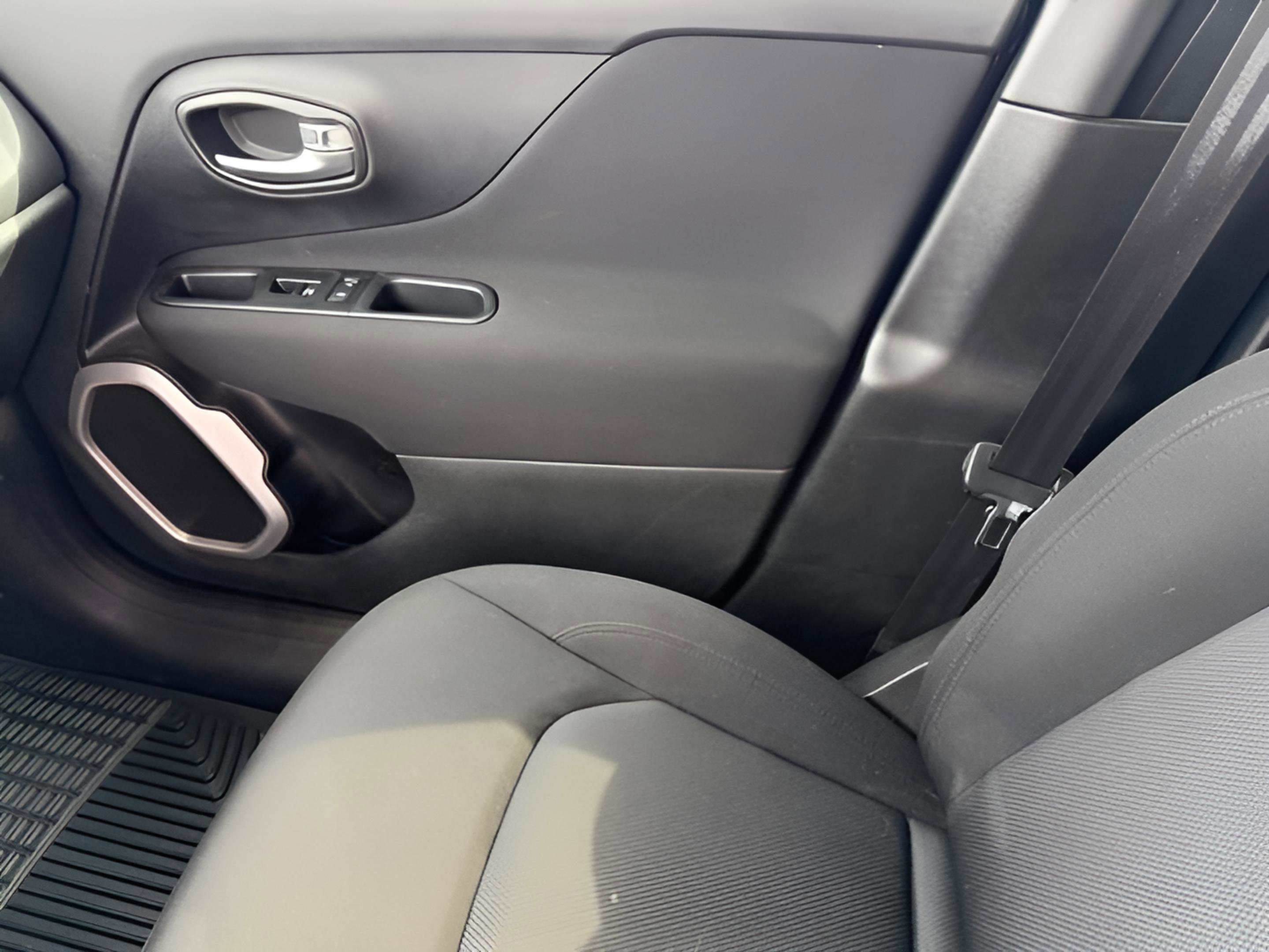 Used 2019 Jeep Renegade Sport w/ Sport Appearance Group image 24