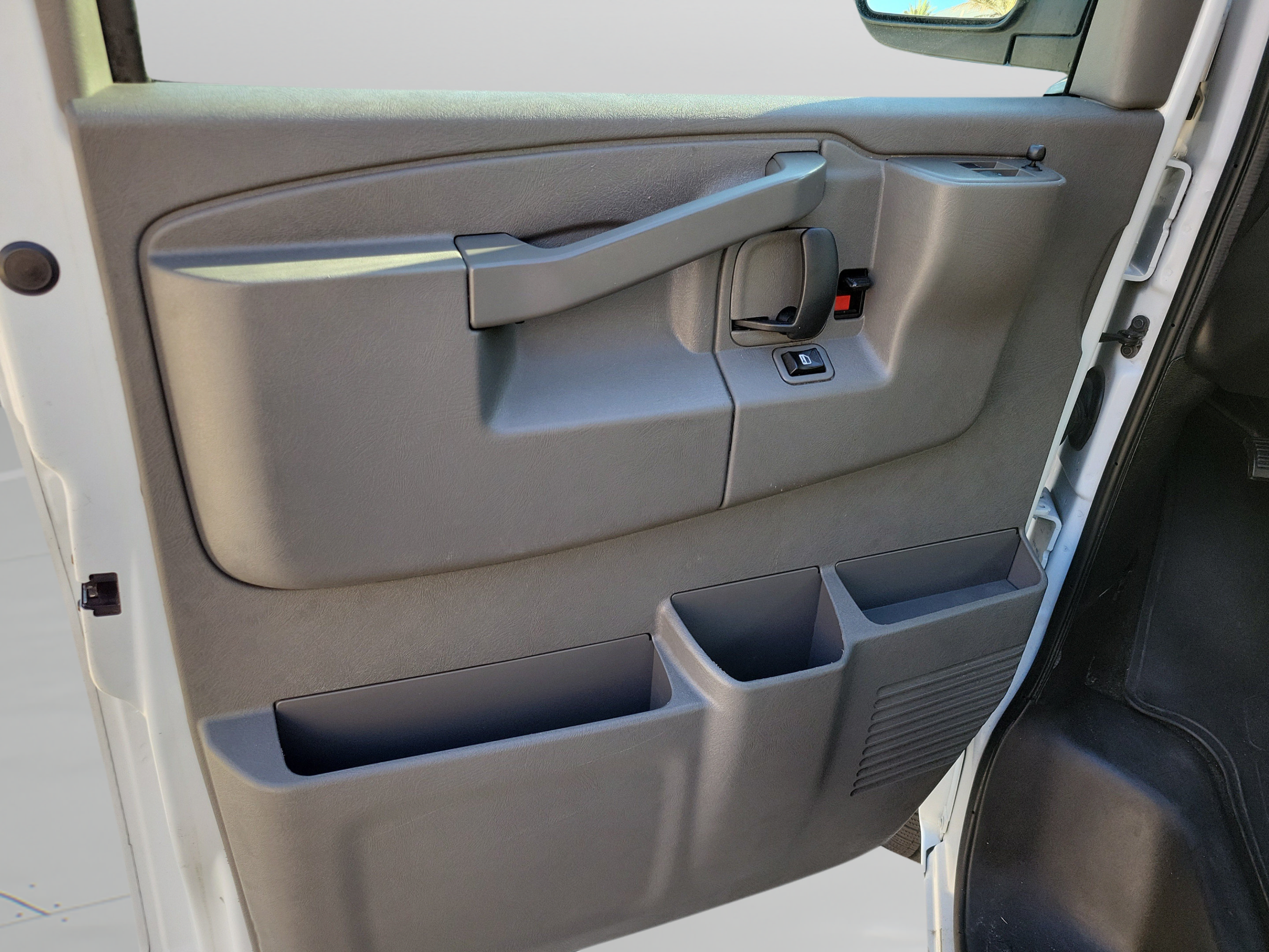 Used 2018 Chevrolet Express 3500 LT w/ LT Preferred Equipment Group RWD image 7
