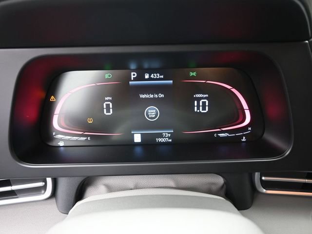 Used 2025 Hyundai Elantra Sport image 6