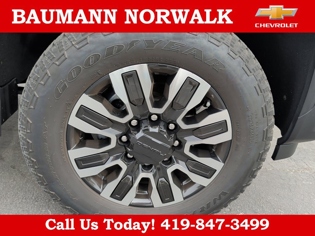 Used 2025 GMC Sierra 2500 Denali Ultimate AWD/4WD image 9
