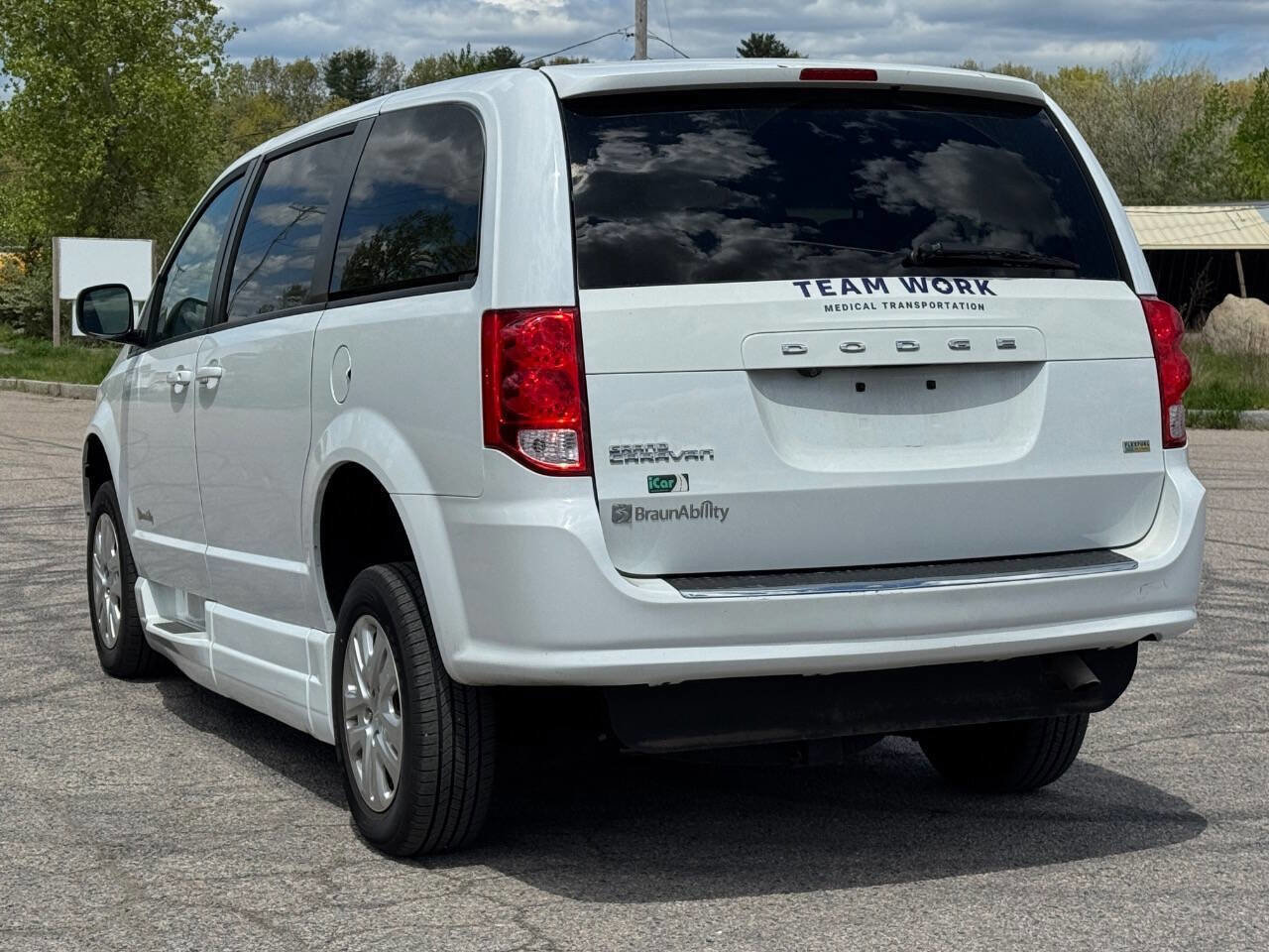 Used 2018 Dodge Grand Caravan SE FWD image 3