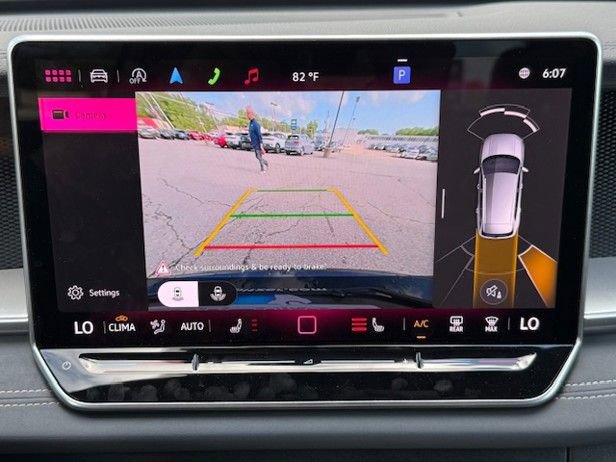 New 2025 Volkswagen Tiguan SE image 30