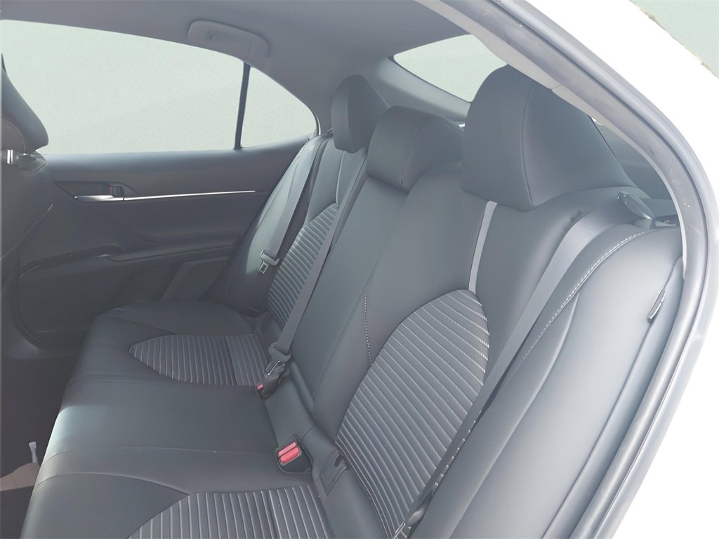 Used 2018 Toyota Camry SE image 19