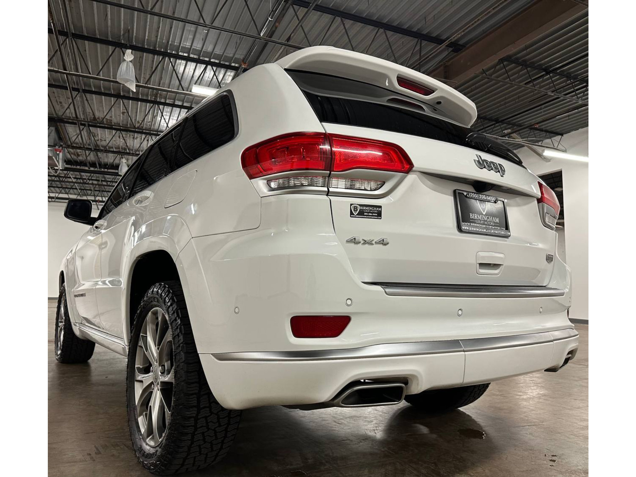 Used 2020 Jeep Grand Cherokee Summit w/ Platinum Series Group AWD/4WD image 17