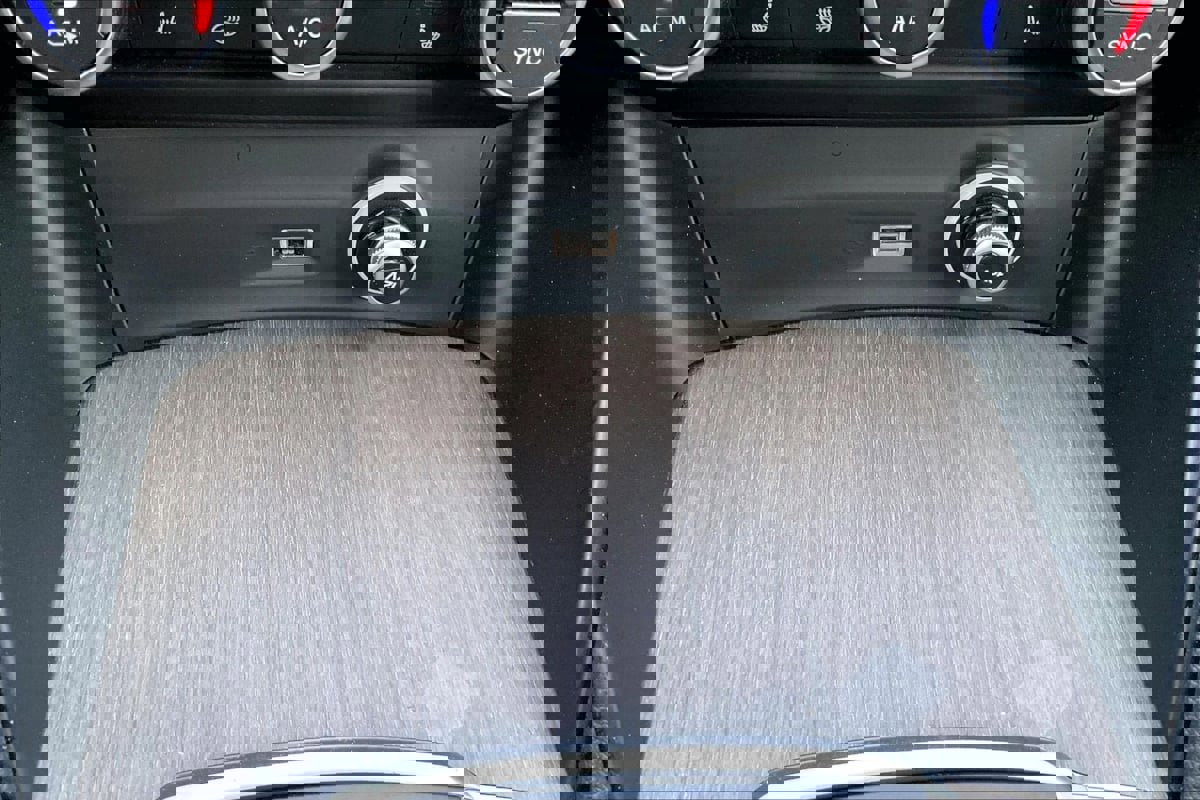 Used 2019 Alfa Romeo Stelvio Ti w/ Nero Edizione image 31