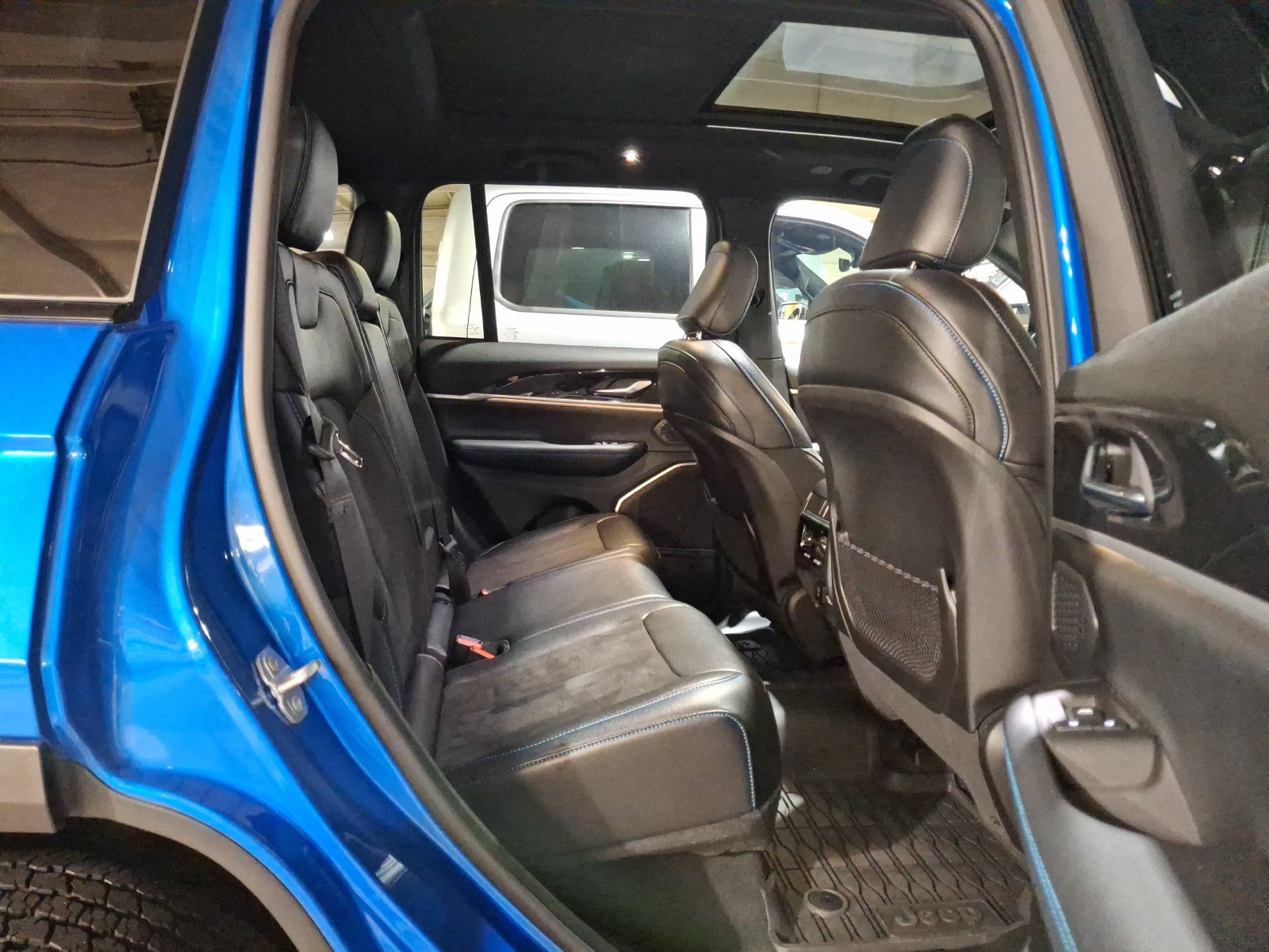 Certified 2024 Jeep Grand Cherokee Trailhawk AWD/4WD image 18