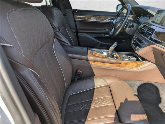 Used 2017 BMW 750i image 28