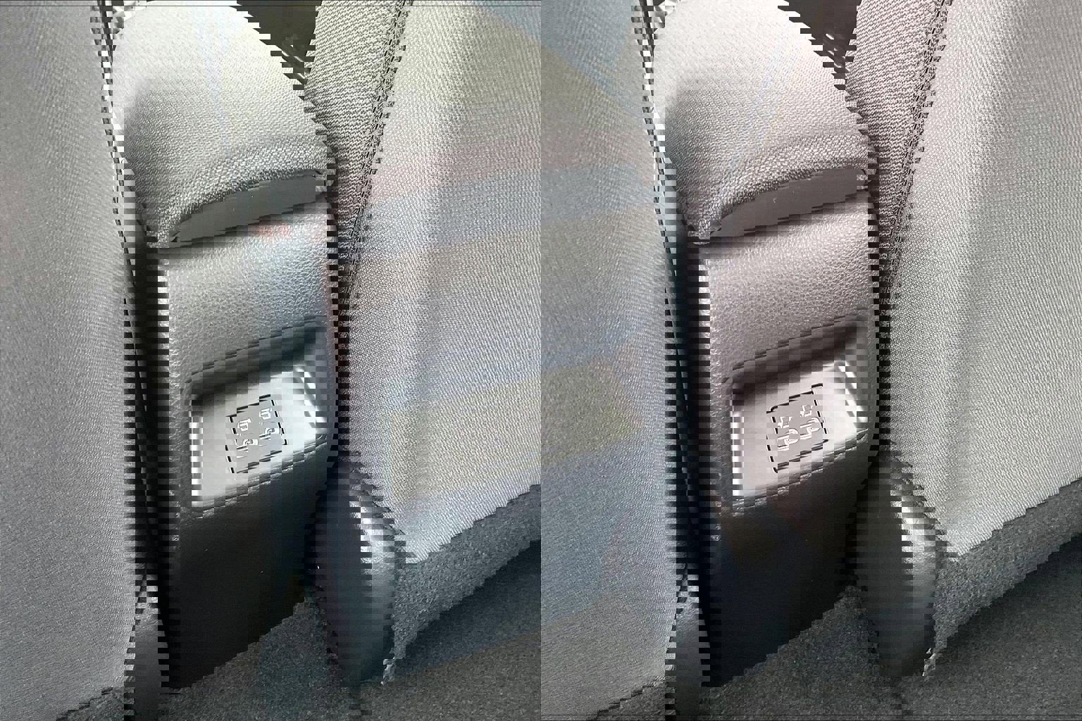 Used 2025 Toyota Corolla LE image 39