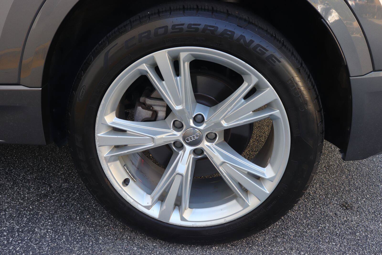 Used 2019 Audi Q8 Premium w/ Convenience Package AWD/4WD image 40