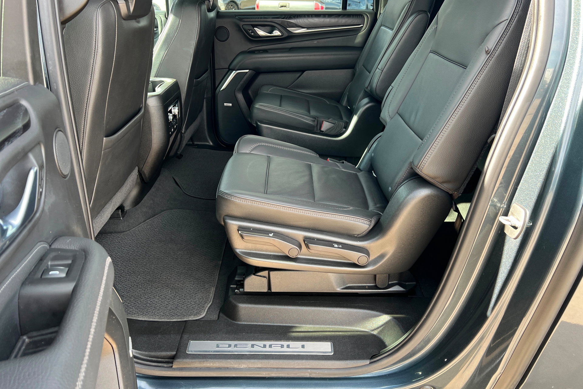 Used 2021 GMC Yukon XL Denali image 22