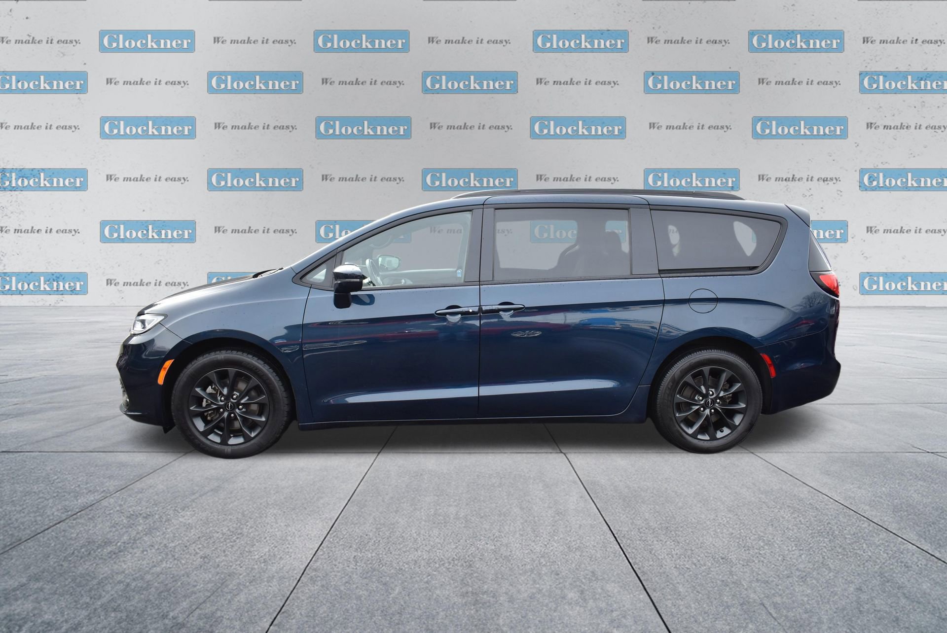 Used 2021 Chrysler Pacifica Touring w/ S Appearance Package image 8