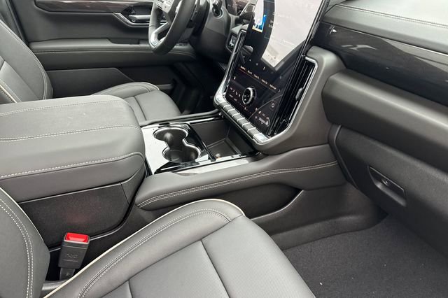 New 2026 GMC Yukon XL Elevation image 19