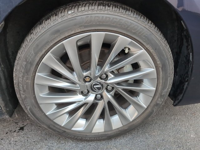 Used 2021 Lexus ES 300h w/ Luxury Package image 8