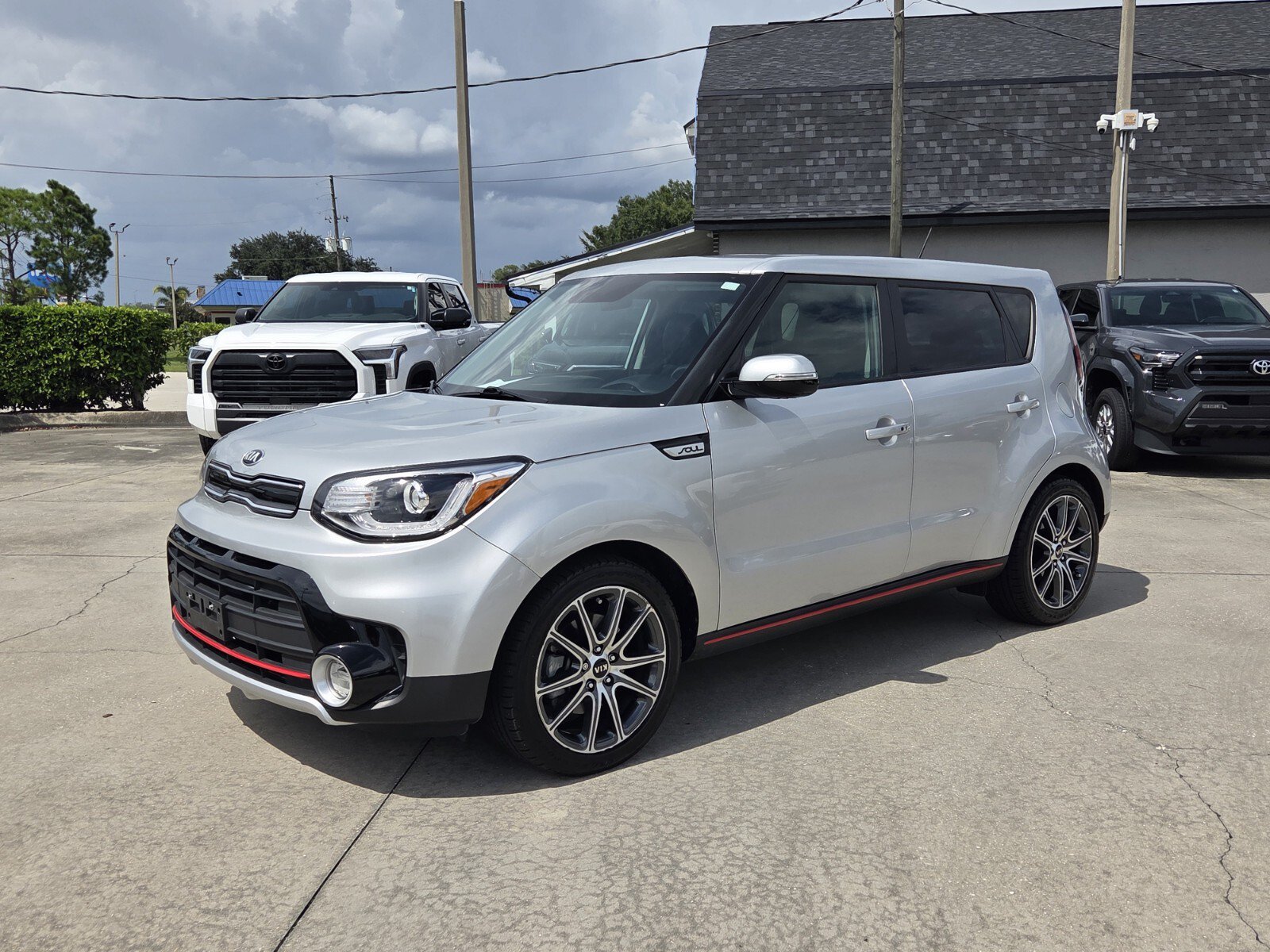 Used 2018 Kia Soul ! w/ Tech Package FWD image 3