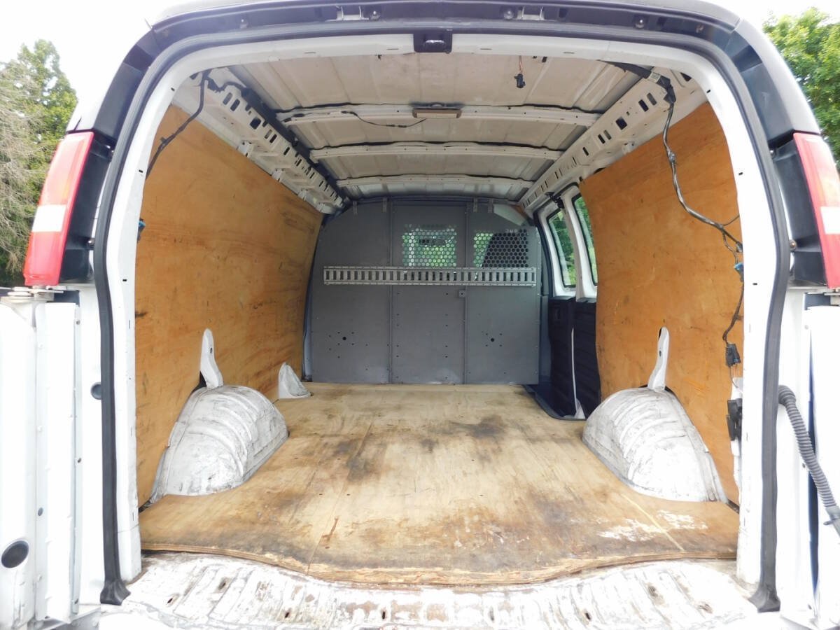 Used 2005 Chevrolet Express 3500 RWD image 5