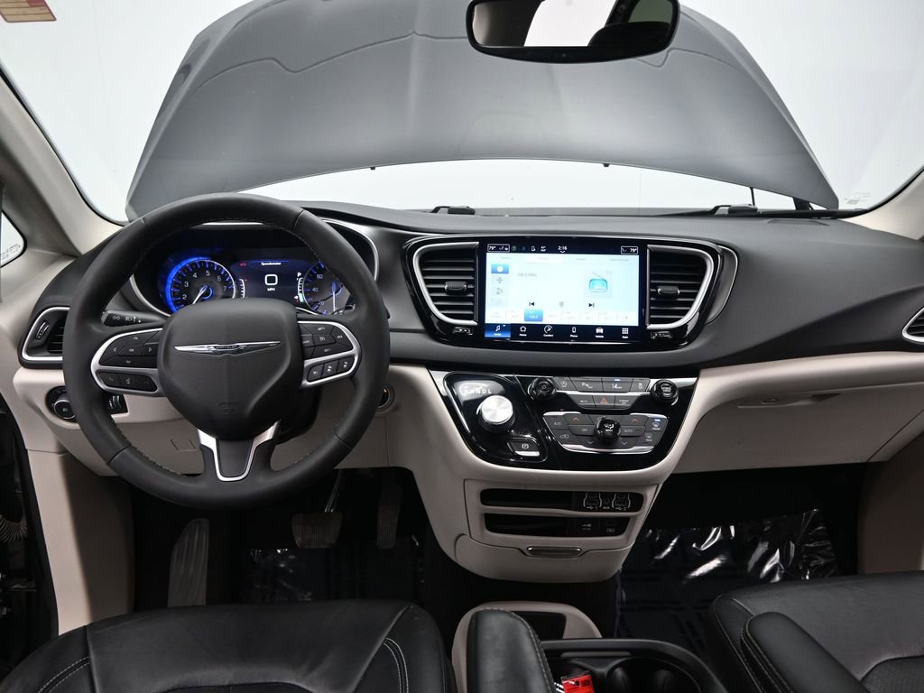 Used 2022 Chrysler Pacifica Touring-L image 31