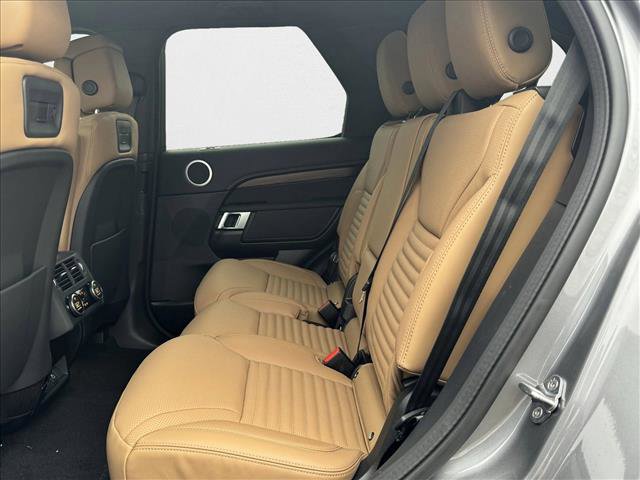 Certified 2024 Land Rover Discovery Dynamic SE image 16