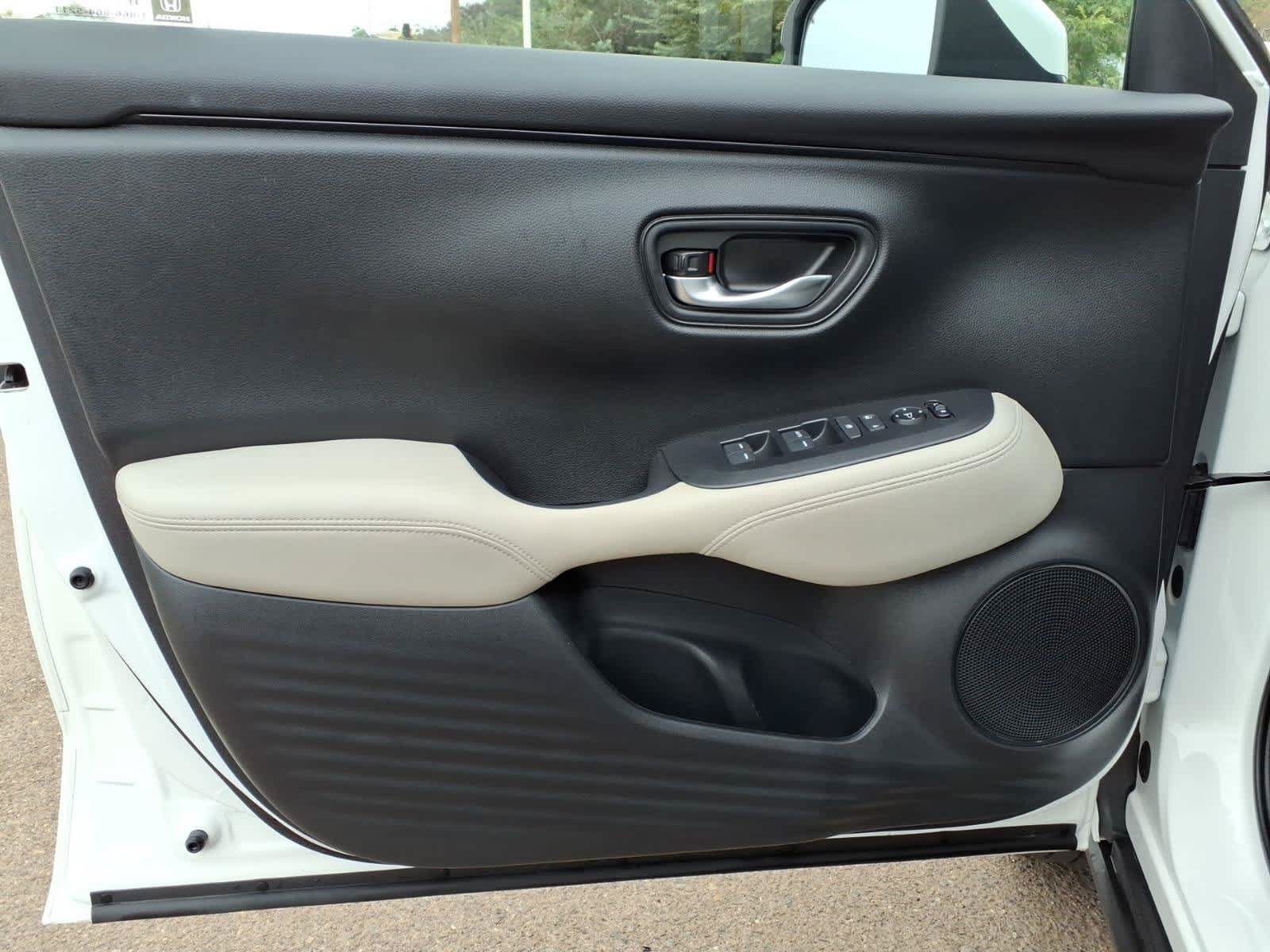 Used 2025 Honda HR-V LX image 11
