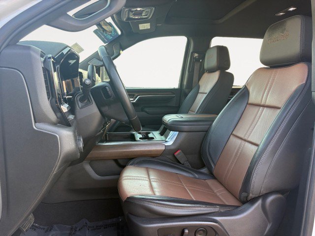 Used 2024 Chevrolet Silverado 2500 High Country w/ High Country Premium Package image 2