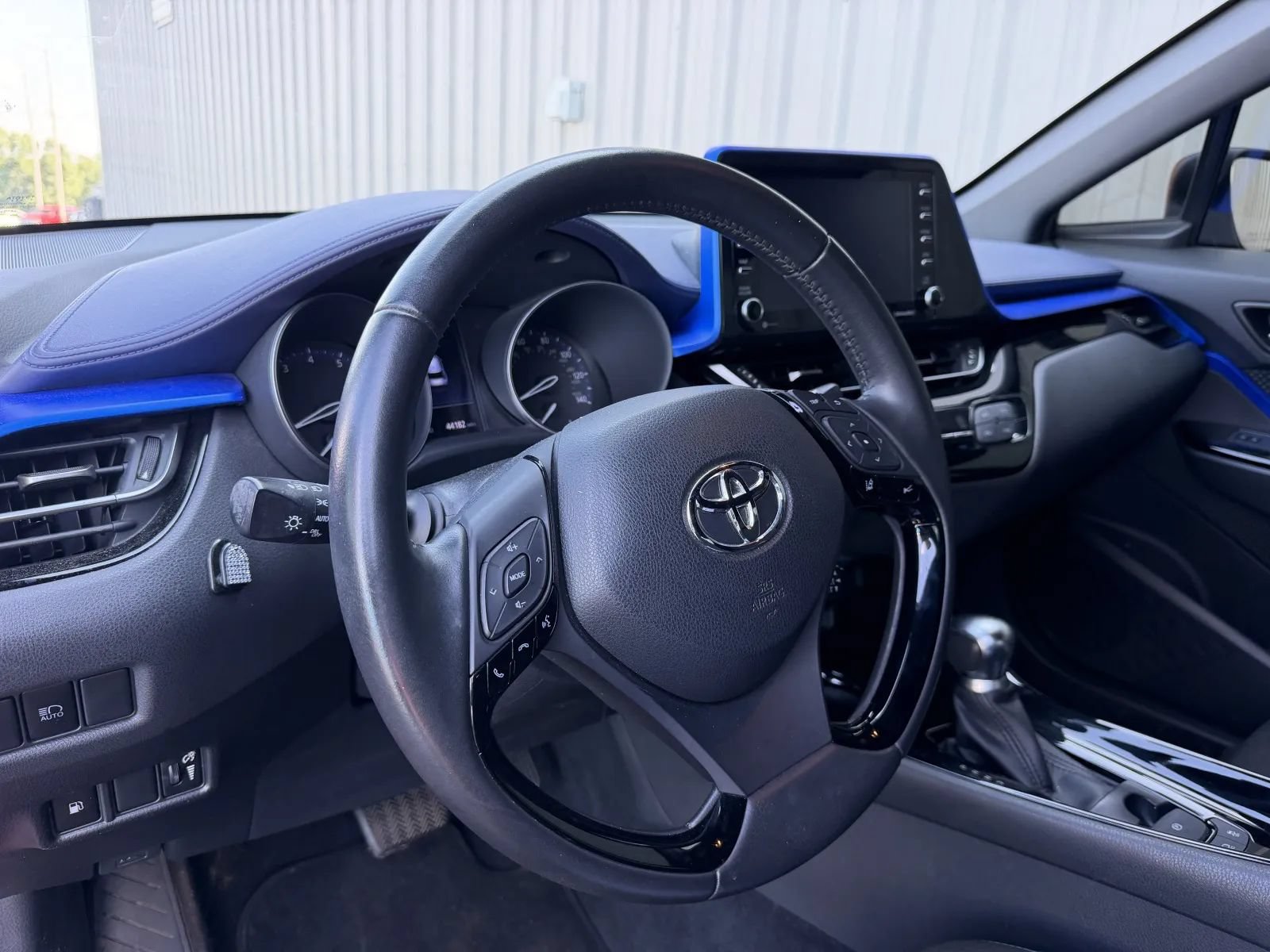 Used 2020 Toyota C-HR XLE FWD image 7