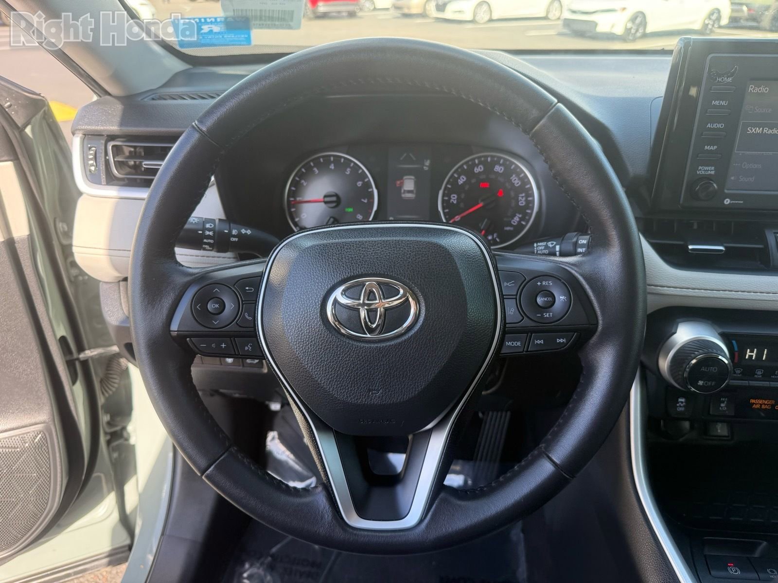 Used 2021 Toyota RAV4 XLE Premium image 14