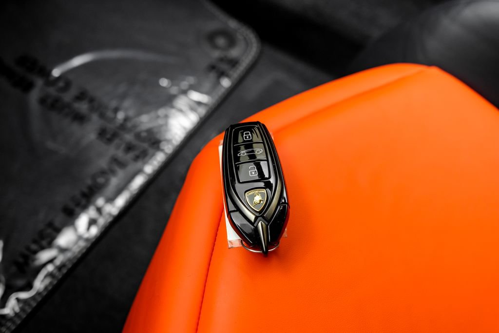 Used 2025 Lamborghini Revuelto AWD/4WD image 64