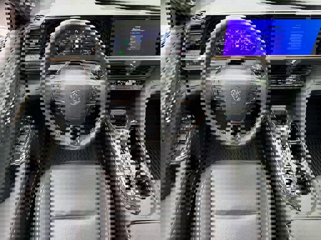 Used 2025 Toyota Crown Signia image 18