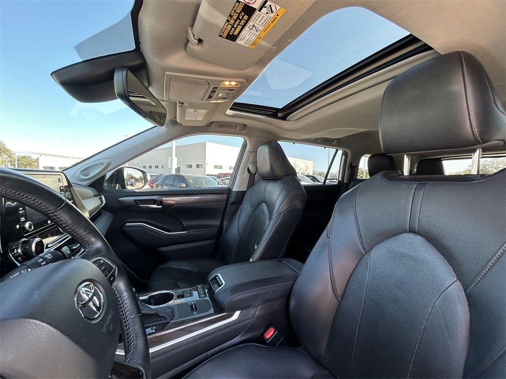 Used 2020 Toyota Highlander Limited image 12