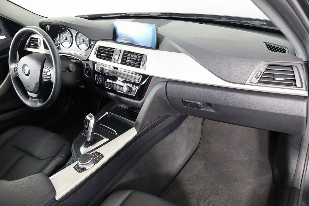 Used 2018 BMW 320i Sedan RWD image 7