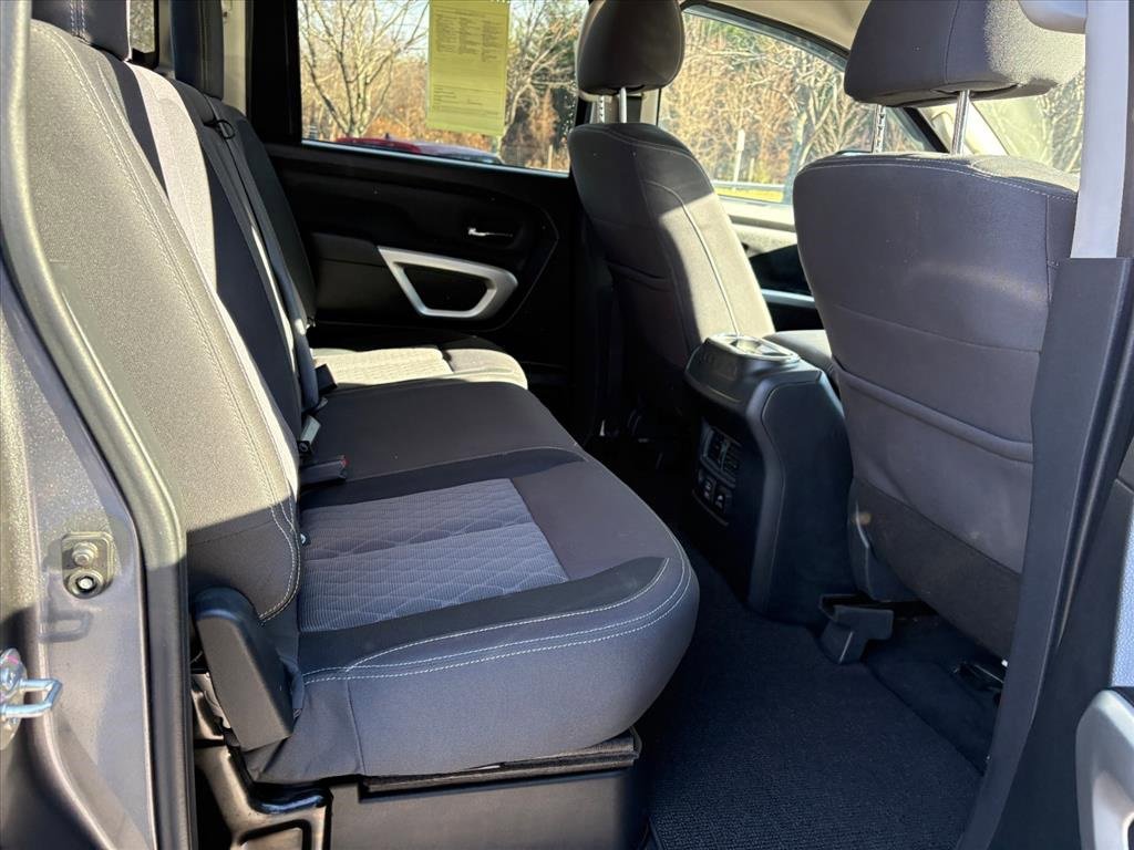 Used 2024 Nissan Titan SV w/ SV Convenience Package image 21