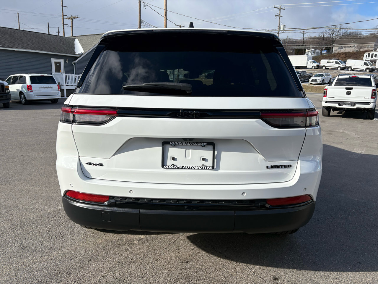 Used 2023 Jeep Grand Cherokee Limited w/ Black Appearance Package image 4