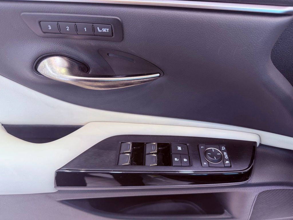 Certified 2024 Lexus ES 300h w/ Premium Package image 18