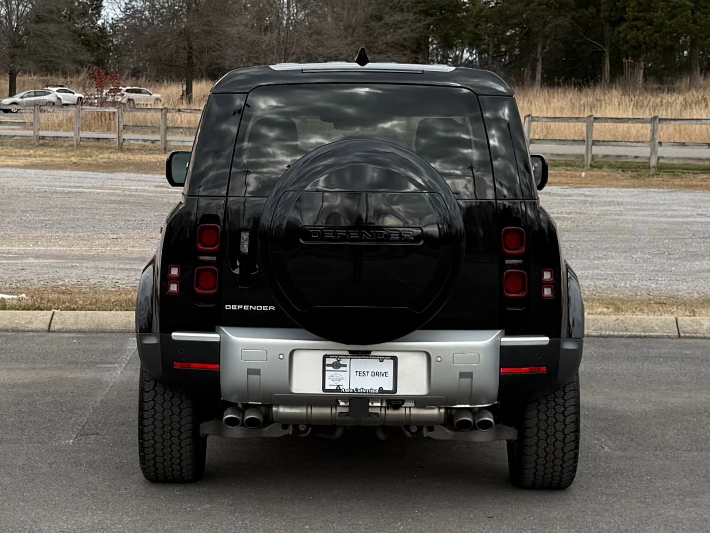 Used 2024 Land Rover Defender 110 SE image 5